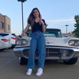 Meet your Posher, Esthela